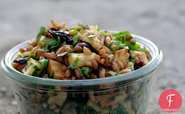 Salada Roasted Da Baga Do Vegetal E Do Trigo Da Raiz