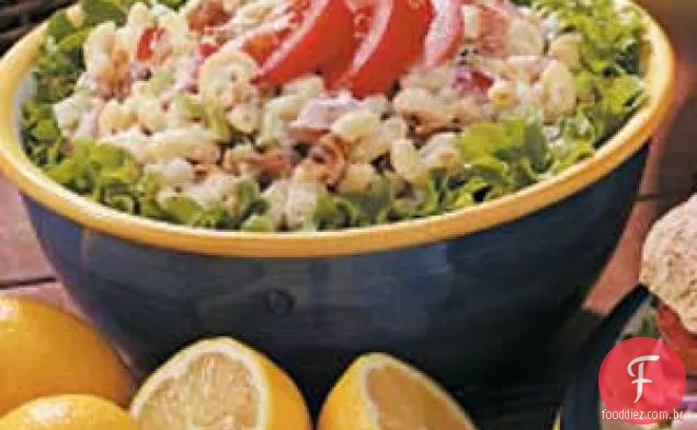 Salada de macarrão BLT