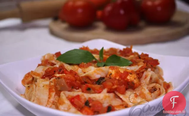 Tagliatelle Caseiro Com Molho De Tomate