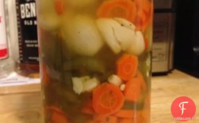 Jalapenos e cenouras em conserva