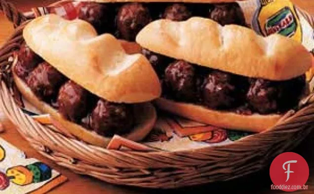 Sanduíches Saborosos De Almôndega