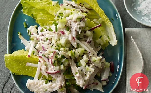 Salada de cavala defumada com legumes crocantes