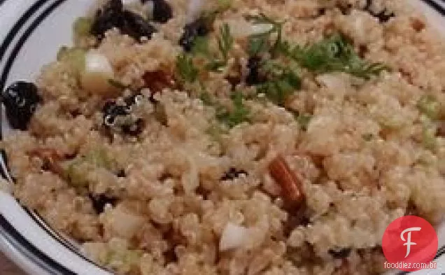 Salada de Quinoa com frutos secos e frutos de casca rija