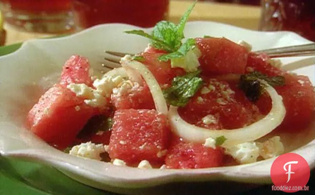 Salada de melancia com folhas de hortelã