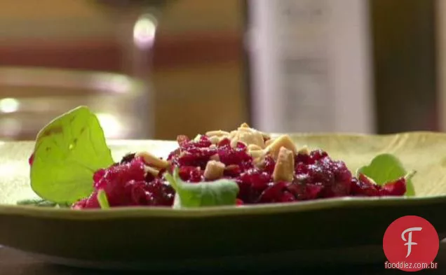 Salada de beterraba assada com peras e amêndoas Marcona