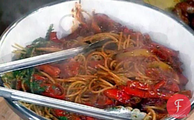 Esparguete com pimentos doces - - - esparguete com Sugo di Peperoni