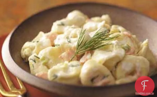 Tortellini com molho de salmão-ricota