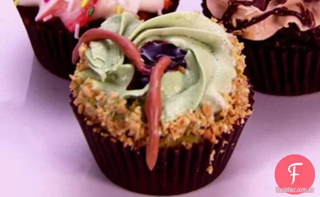 Cupcakes de manteiga de amendoim e geleia com cobertura de Creme De Manteiga De Amendoim