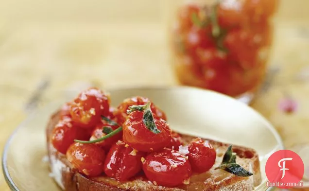 Tomate torrado e alho em azeite