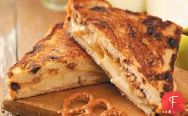 Queijo Grelhado Com Canela E Maçã