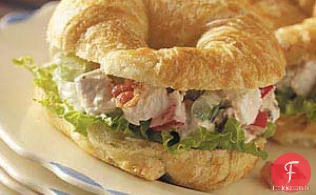 Mini Croissants De Salada De Frango
