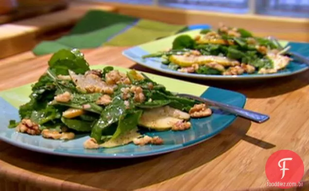 Salada de rúcula e pêra com vinagrete de xerez Dijon