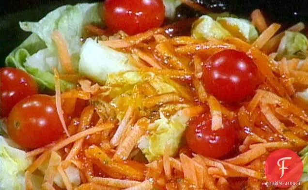 Salada de alface com tomate picante-estragão