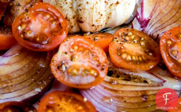 Alho Assado Mole E Massa De Tomate Cereja