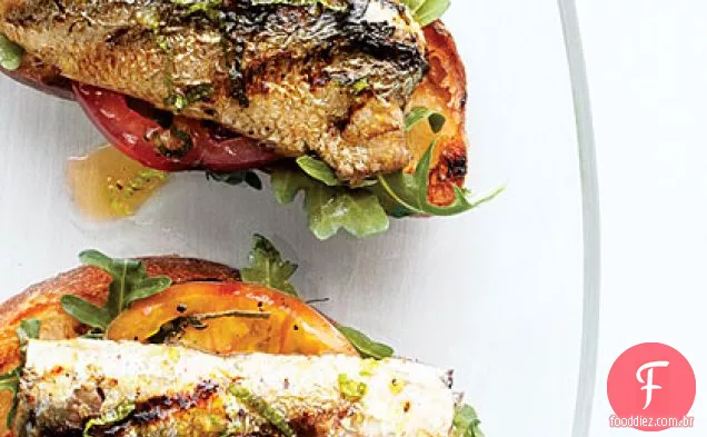 Sardinha grelhada, tomate e hortelã Bruschetta