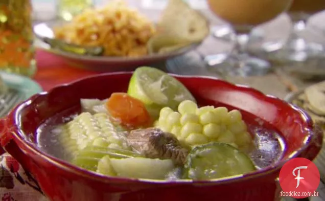 Sopa de carne de bovino (Caldo de Res)
