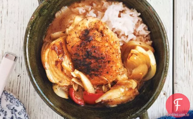 Coxas de frango assadas em alho e vinho branco