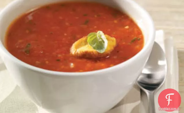 Sopa de tomate assada com manjericão fresco para 2