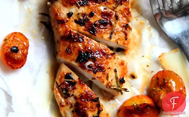 Frango Com Alho E Alecrim Com Salada De Tomate Cereja Assada