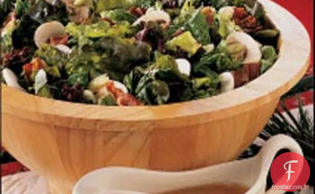 Salada de alface com molho quente