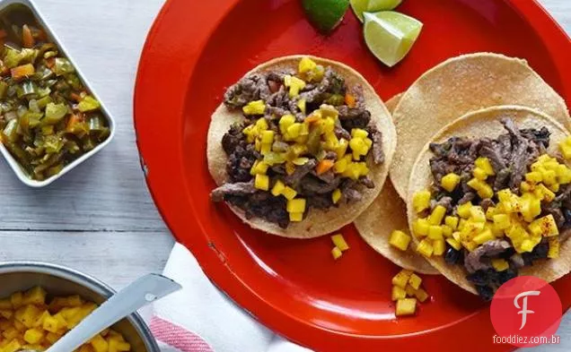 Chalupas de bife e Feijão Preto