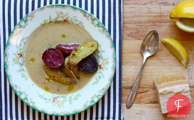 Sopa De Alho Assada Com Batatas Assadas De Alecrim