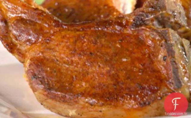 Chili esfregou costeletas de porco para churrasco