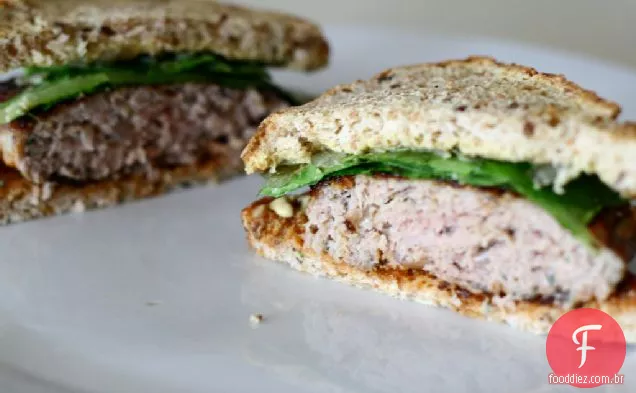 Hambúrgueres De Peru Com Tomilho E Parmesão