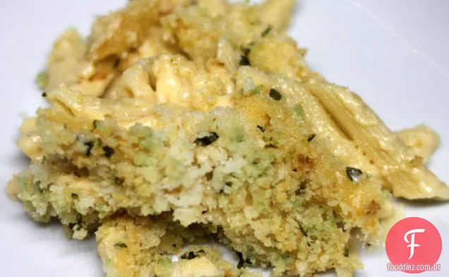 Queijo mac 'n extravagante com farinha de rosca com manteiga de alho