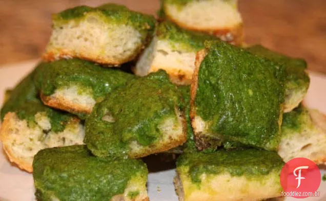 Verde devorar - ' ems alho pão pedaços
