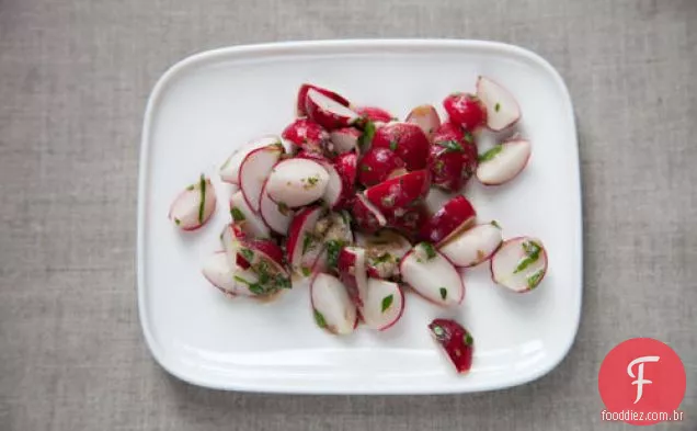 Salada De Rabanete Com Molho De Anchova