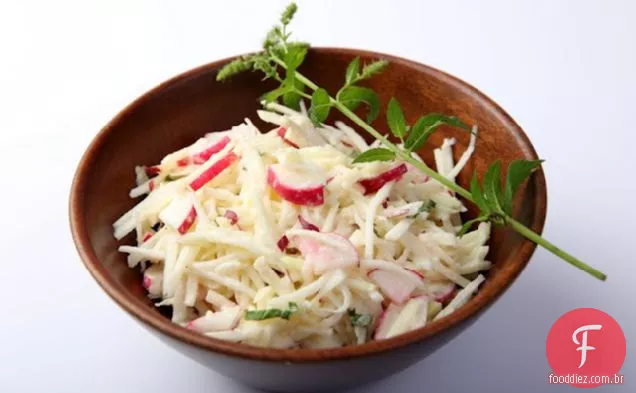 Salada Alemã de couve-rábano-maçã-rabanete