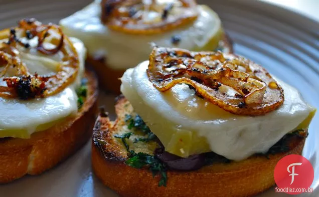 Mussarela Fresca E Crostini De Couve-Rábano Torrado Com Lemo Crocante