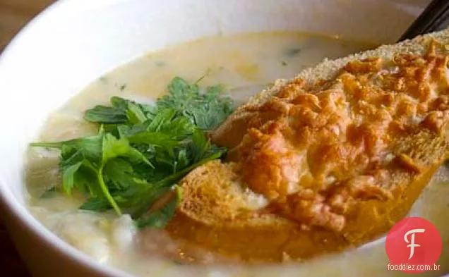 Sopa De Alho-Poró E Batata Com Crostini Parmesão