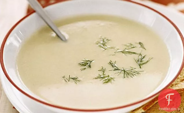 Sopa cremosa de purê de batata e alho-poró