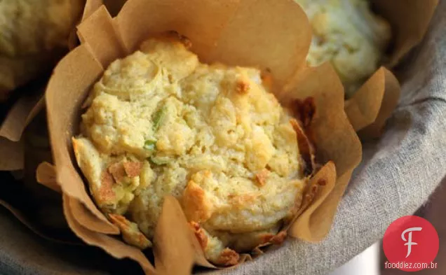 Muffins De Cheddar E Alho-Poró