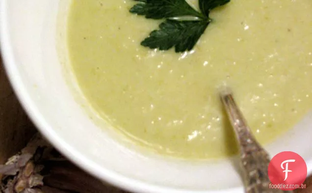 Sopa Cremosa De Alho-Poró E Iogurte