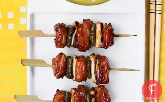 Frango e alho-poró Yakitori