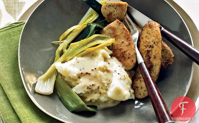 Boudin Blanc com alho-poró e molho de mostarda