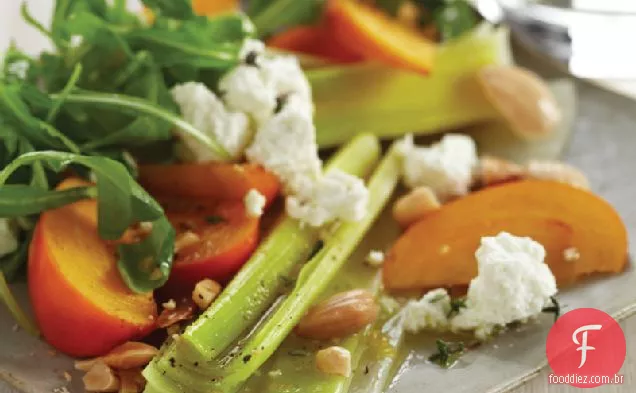 Salada de alho-poró com caquis e amêndoas