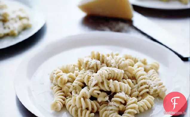 Fusilli com molho cremoso de Alho-Poró