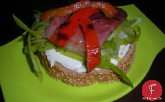 Alho-Poró & Prosciutto Crostini