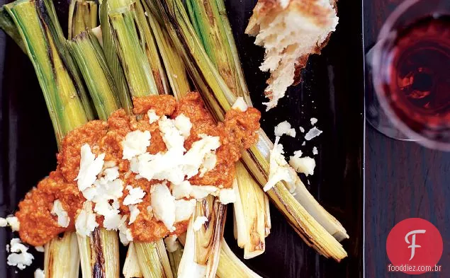 Alho-poró Romesco com queijo Garrotxa desintegrado