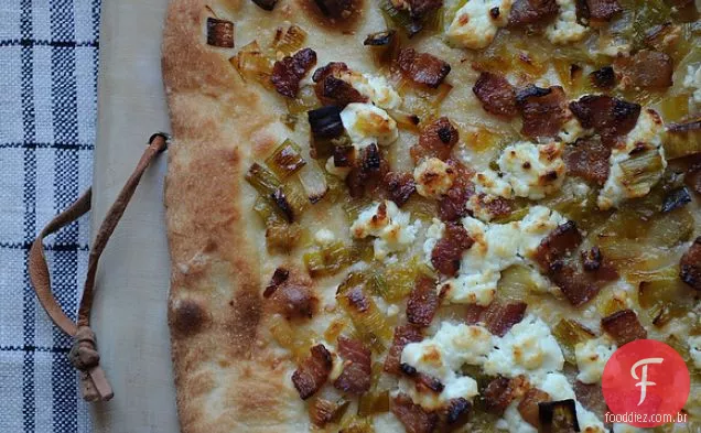 Pizza De Alho-Poró, Bacon E Queijo De Cabra