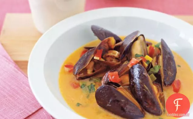 Mexilhões com batatas fritas no forno
