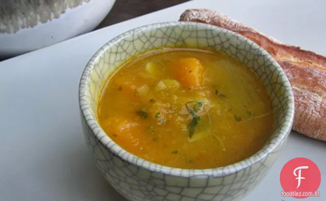 Sopa De Abóbora De Inverno Com Pancetta , Alho-Poró E Alho Verde