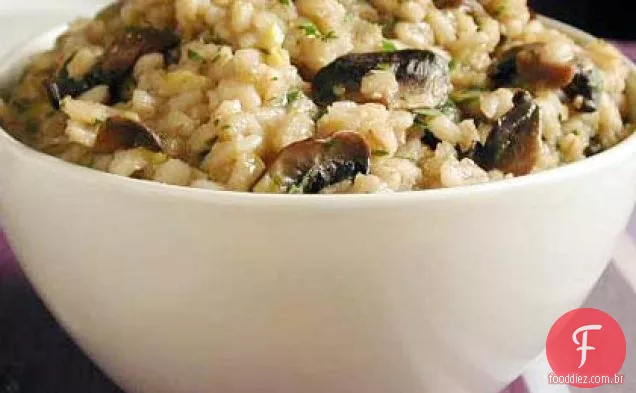 Risoto de cevada com alho-poró caramelizado e cogumelos