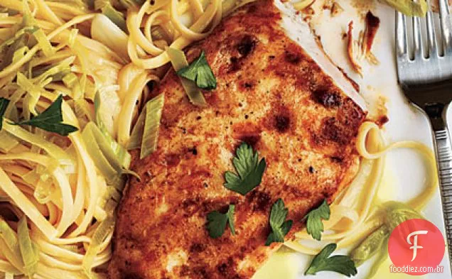 Frango com limão-alho-poró Linguine