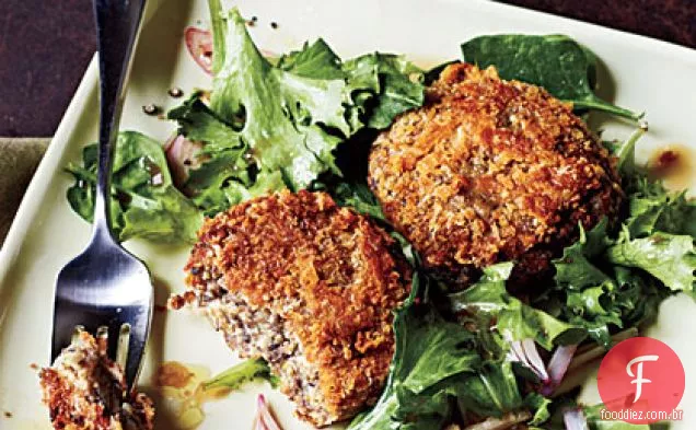 Croquetes de batata, cogumelo e alho-poró