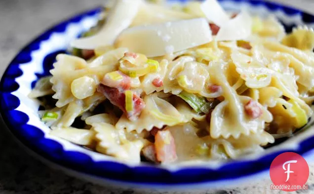 Macarrão com Pancetta e alho-poró